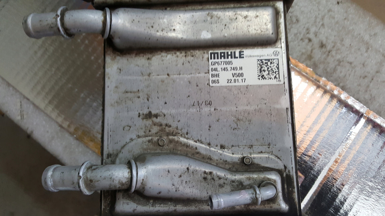 Chłodnica intercooler VW T6 -- CRAFTER 04L145749H demontaż