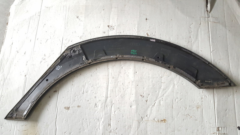 Listwa błotnika prawy tył AUDI A4 (B9) ALLROAD 8W9853818A demontaż
