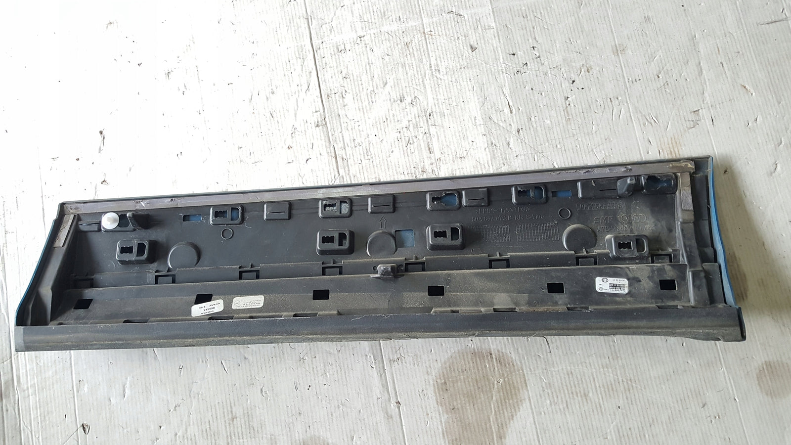 Listwa drzwi prawy tył AUDI Q5 S-LINE 80A853970B demontaż