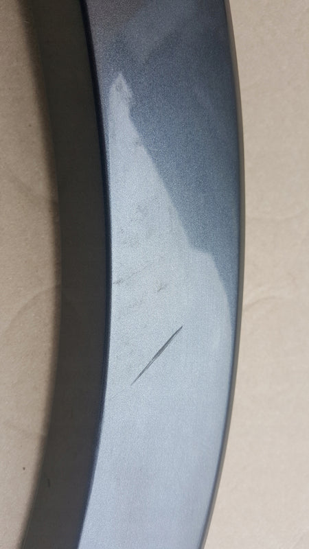 Listwa błotnika prawy przód AUDI Q3 8U0853718A demontaż