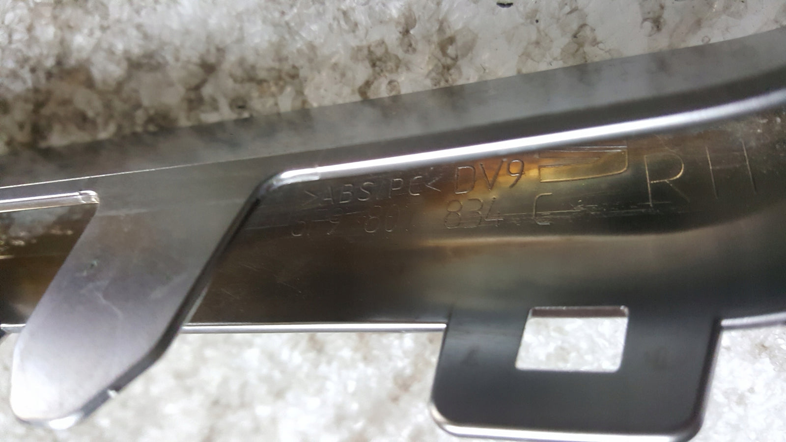 Seat Arona 2022 osłona wydechu nakładka zderzaka chrom prawa 6F9807834C