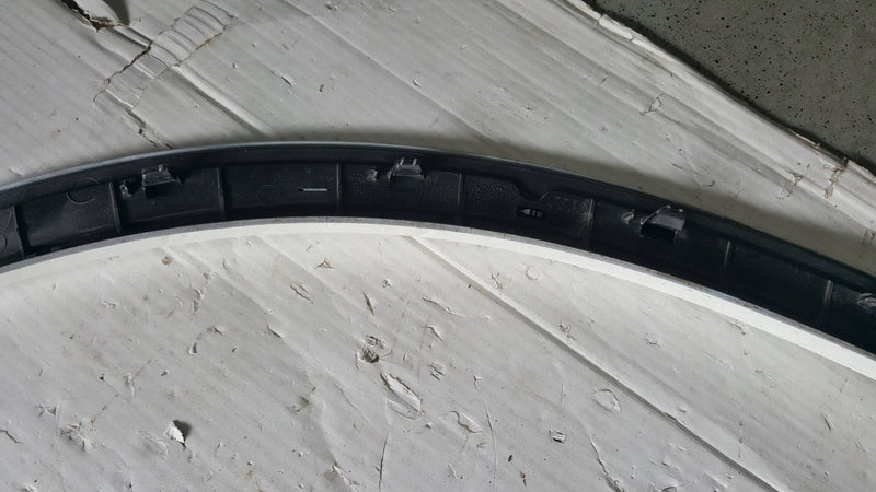Listwa błotnika prawy tył AUDI Q5 80A853818A demontaż
