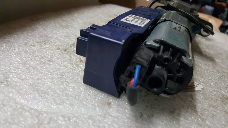 Siłownik klapy bagażnika prawa strona AUDI A4 (B8) RS4 8K9827852A demontaż