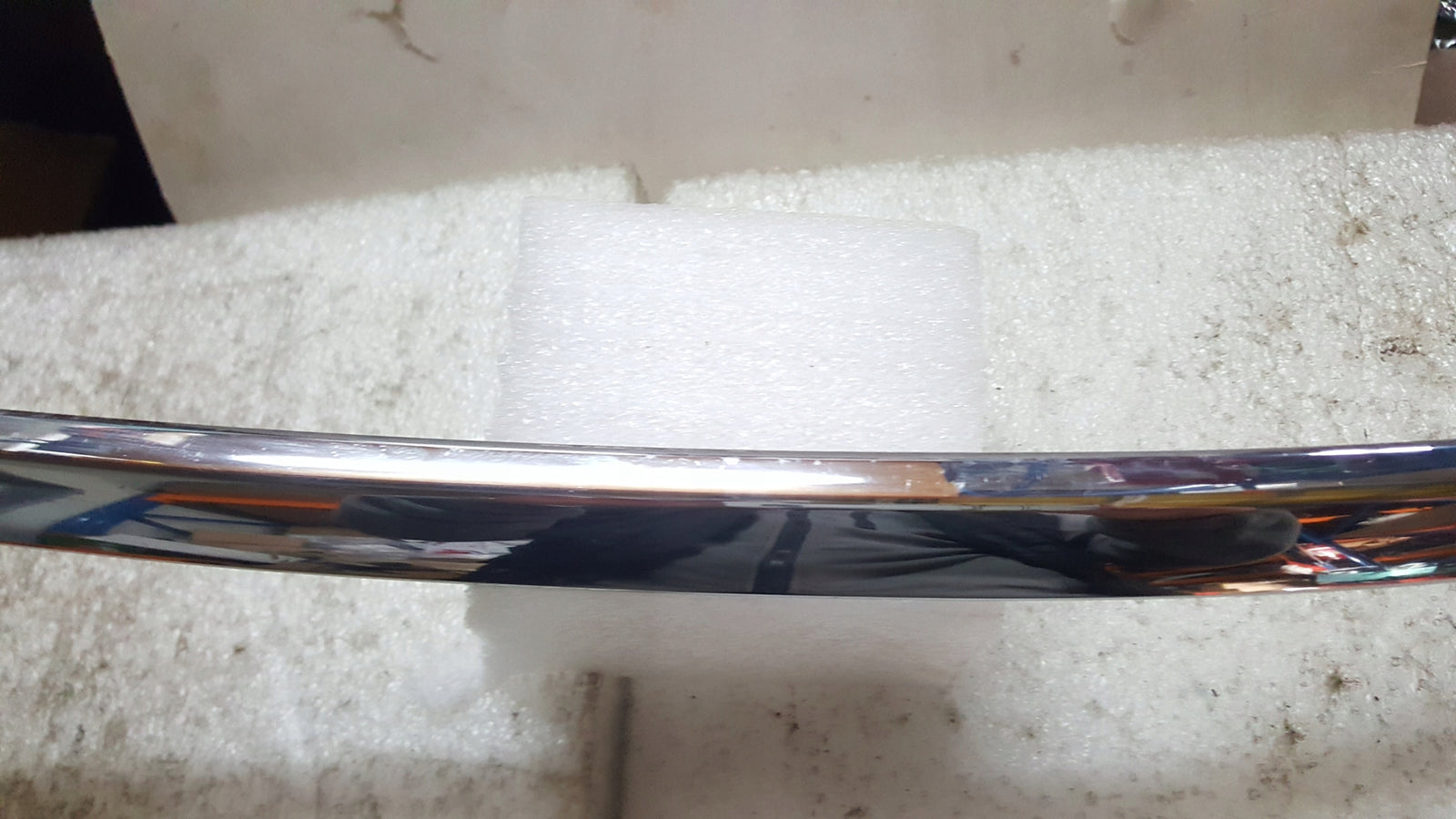 AUDI A6 C6 - LISTWA ZDERZAKA PRAWY PRZÓD 4F0853066
