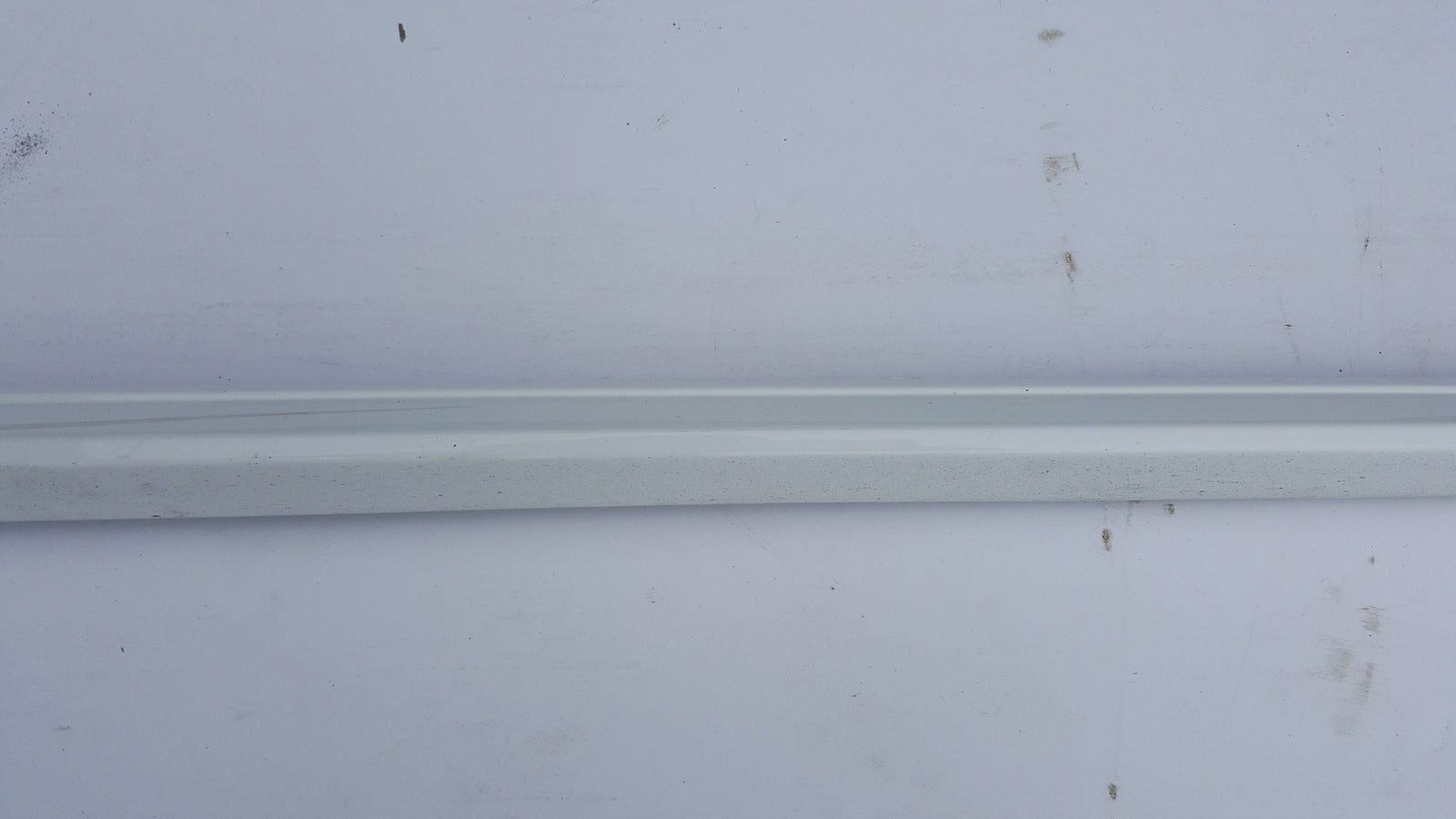 Listwa progowa prawa strona AUDI A4 (B9) 8W0853932A demontaż