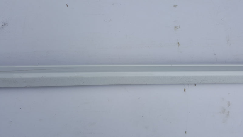 Listwa progowa prawa strona AUDI A4 (B9) 8W0853932A demontaż
