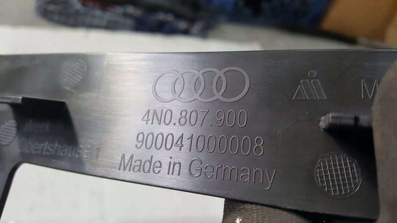 NOWA ORYGINALNA listwa mocująca AUDI A8 (D5) 4N0807900