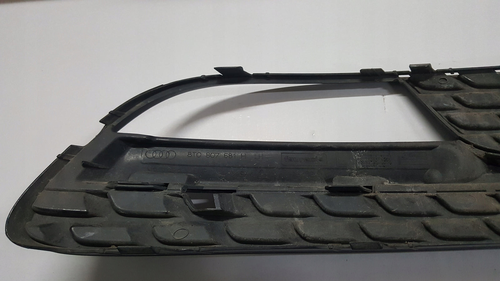 Kratka zderzaka lewy przód AUDI A5 8T0807681H demontaż