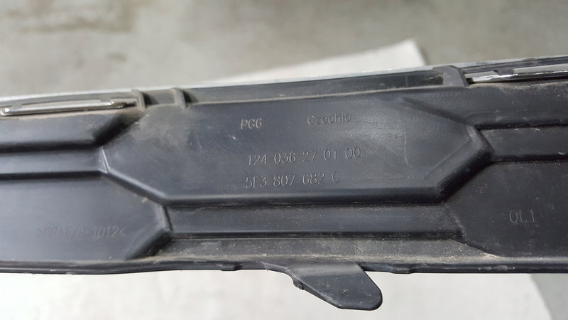 Kratka zderzaka PR przód SKODA OCTAVIA 5E3807682C