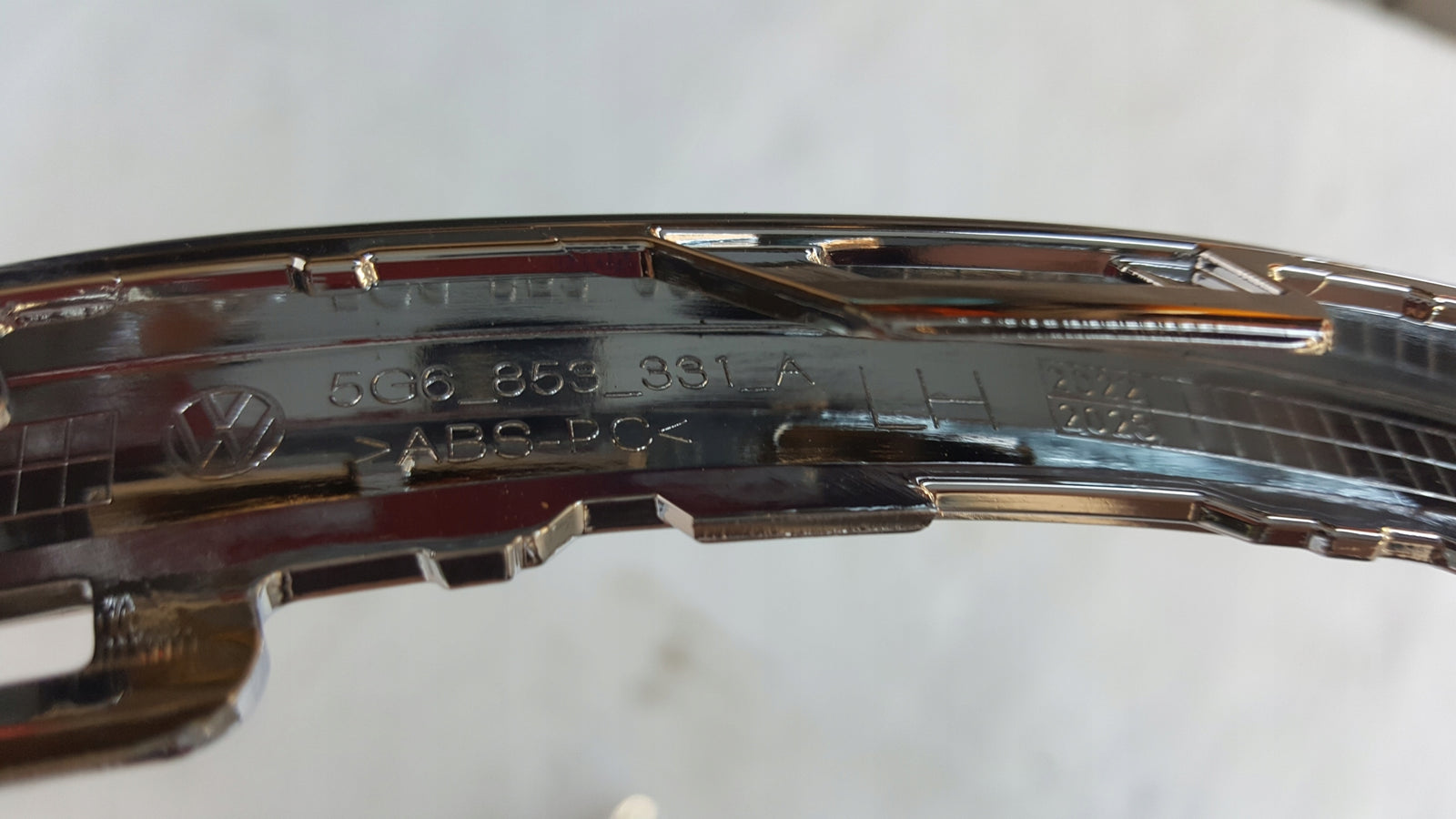 Listwy chrom tył VW GOLF VII 5G6853331A/332A/333