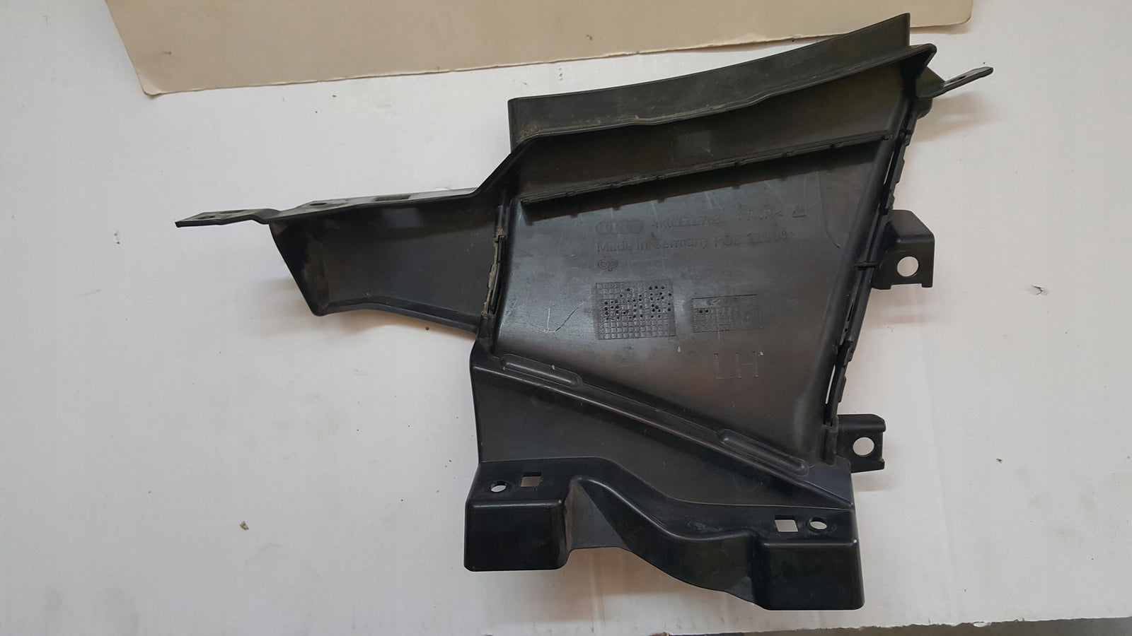 Kierownica powietrza lewy przód AUDI A6 (C8) 4K0121763 4K0121763A demontaż