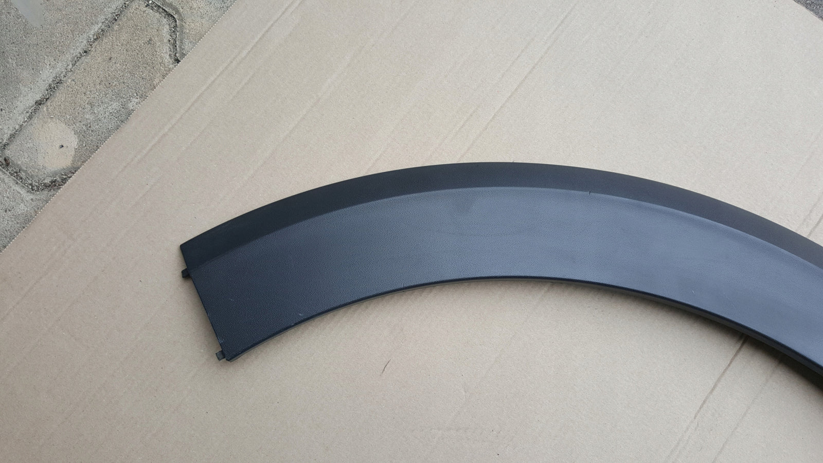 2G7854818B SIERP LISTWA NAKŁADKA BŁOTNIKA PRAWY TYŁ VW TAIGO 2023+