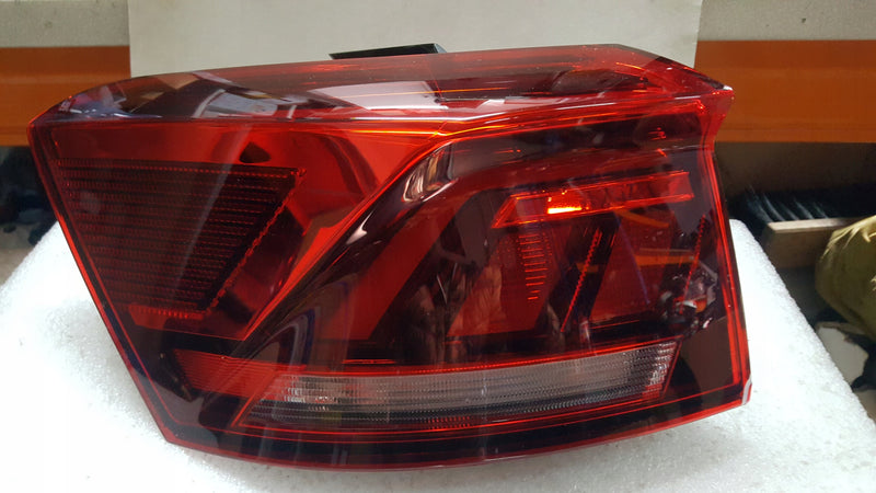 Tylna lewa lampa LED w błotnik VW T-ROC lift 2GA945095D demontaż