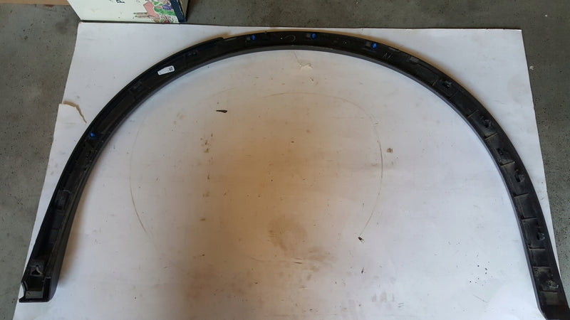 Listwa błotnika prawy tył AUDI Q5 80A853818A demontaż