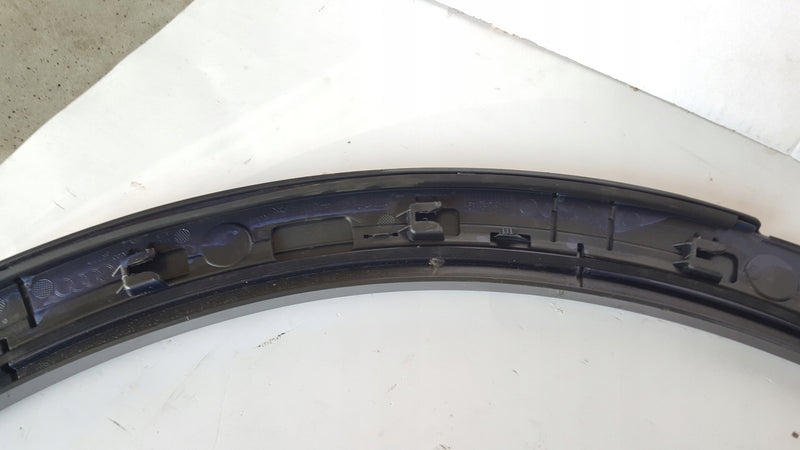 Listwa błotnika prawy tył AUDI Q5 III 8MA853818A demontaż
