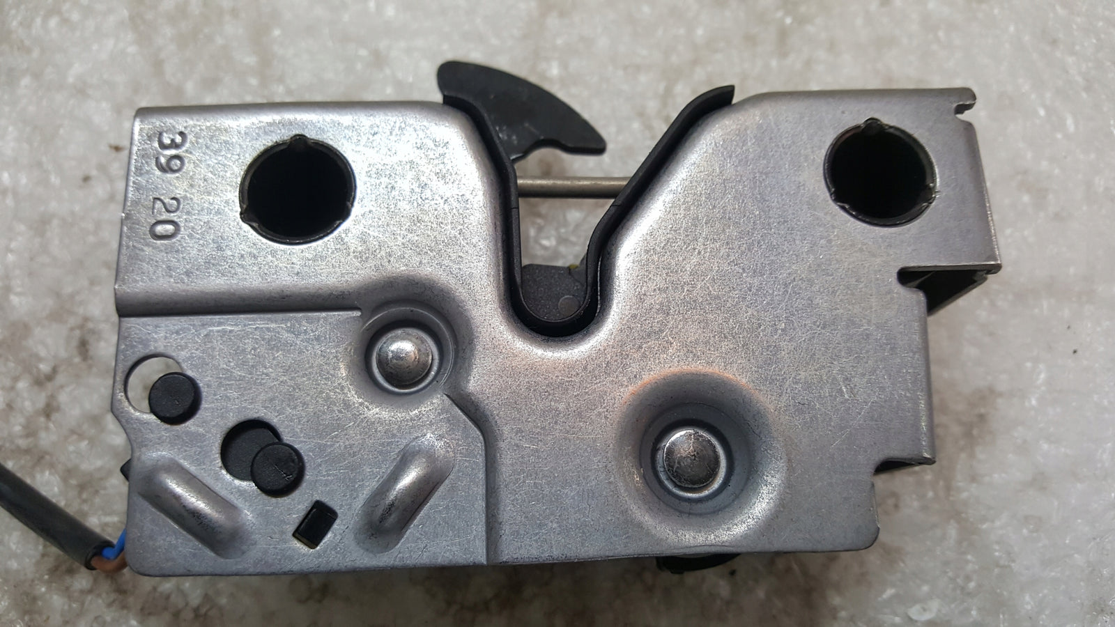 Zamek maski VW SKODA 1S0823509E NOWY oryginał