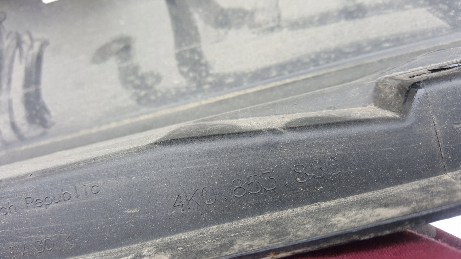Listwa progowa prawa AUDI A6 (C8) 4K0853856 demontaż