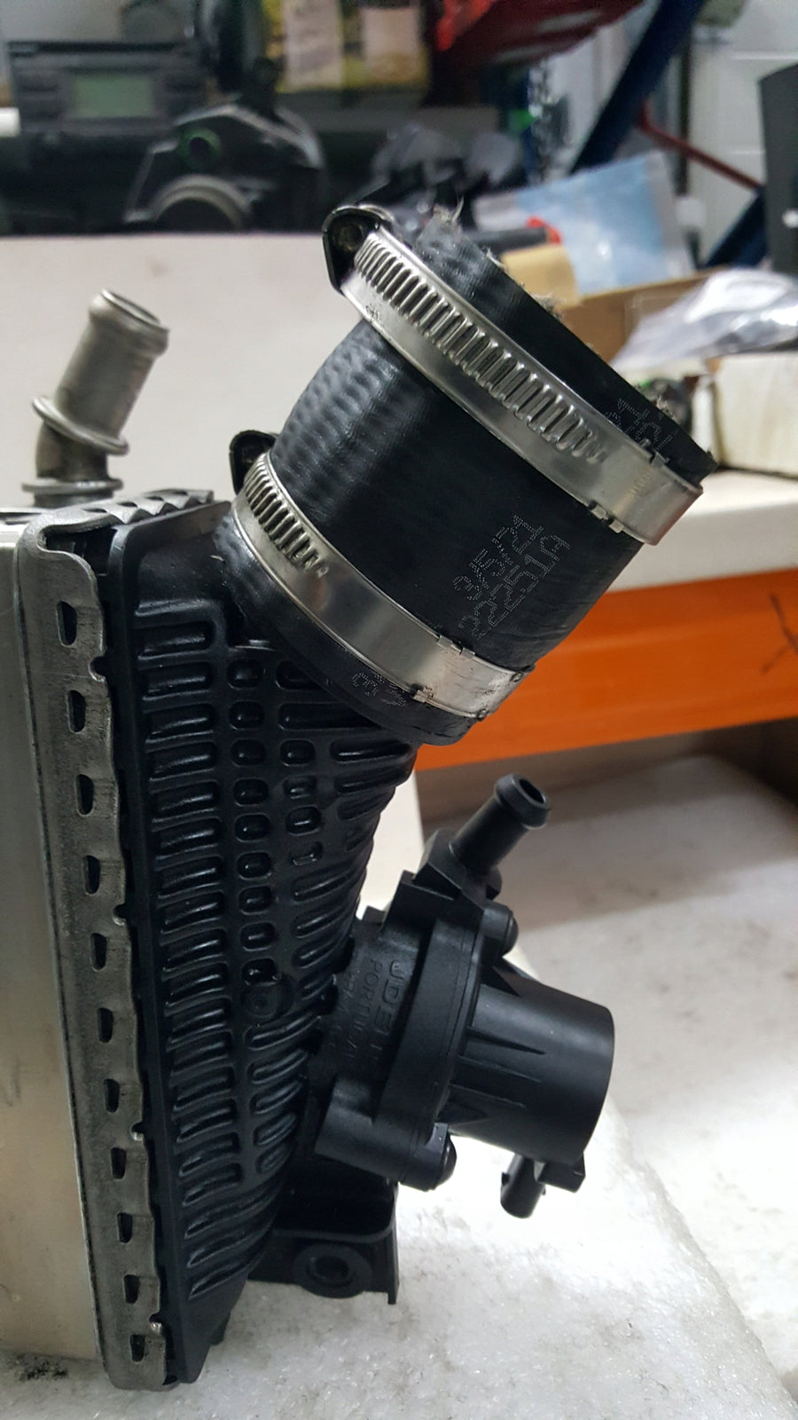 Chłodnica intercooler AUDI A4 (B9) A5 A6 (C8) A7 Q5 059145803Q demontaż