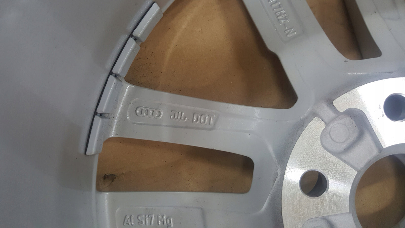 FELGA ALUMINIOWA AUDI A3 8Y 20- 8Y0601025E R17 8J