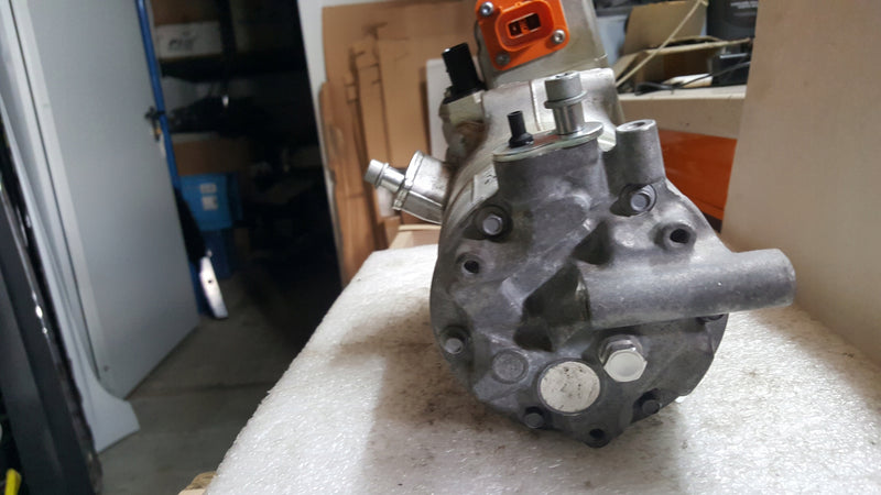 Kompresor klimatyzacji AUDI A6 A7 Q7 Q8- VW TOUAREG 4G0816797D demontaż