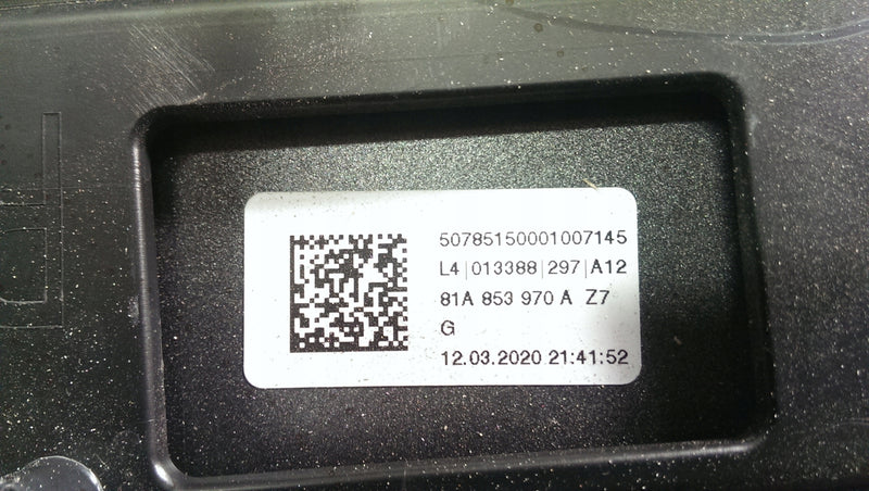 Listwa drzwi prawy tył AUDI Q2 81A853970A demontaż