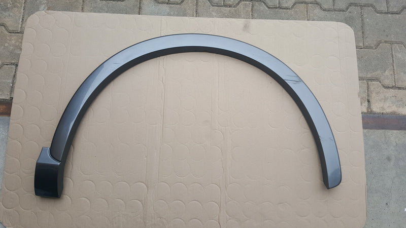 Listwa błotnika prawy przód AUDI Q3 8U0853718A demontaż