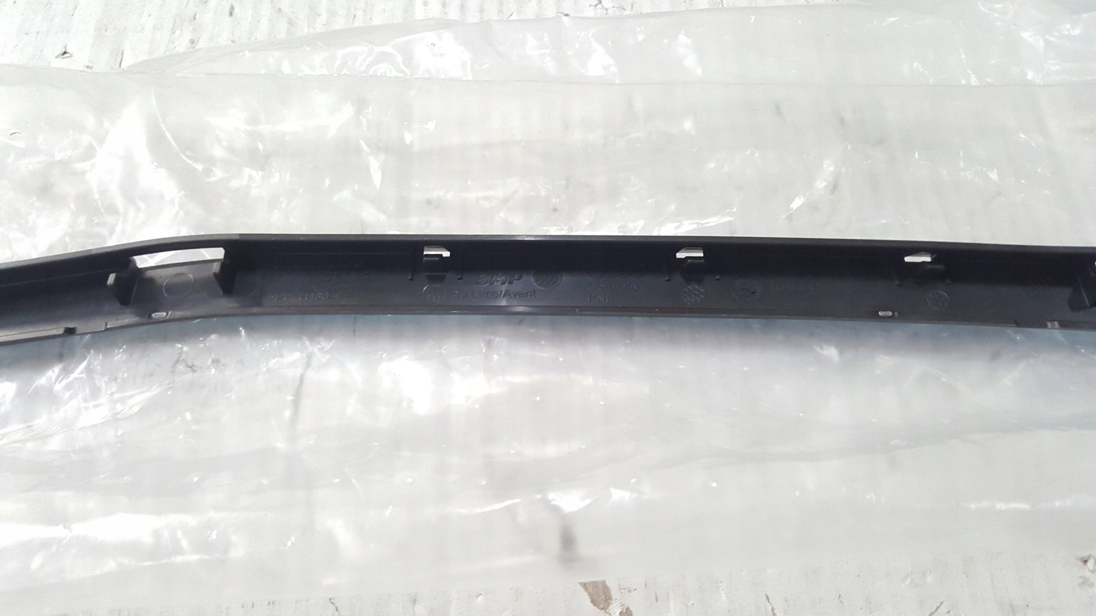 NOWA ORYGINALNA listwa mocowanie zderzaka tylnego AUDI A4 (B9) 8W0807900D