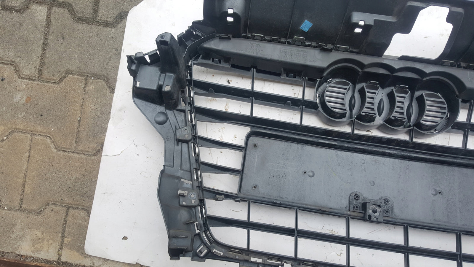 AUDI A3 8V 8V3 SPORTBACK ATRAPA CHŁODNICY GRILL 8V3853651 8V3853037 idealny