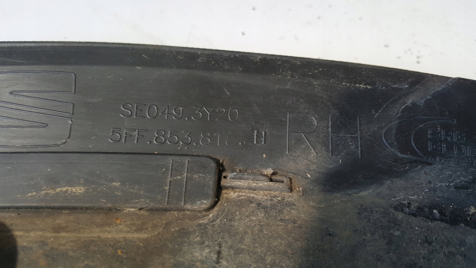 Listwa błotnika prawy tył CUPRA FORMENTOR 5FF853818H demontaż