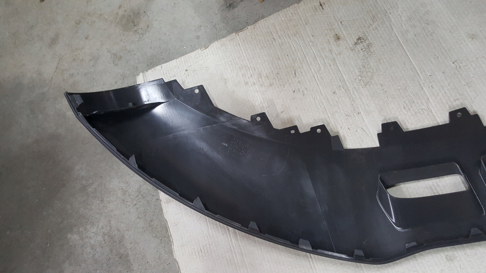 Dokładka spoiler zderzaka przedniego AUDI Q5 8R0807061E NOWA