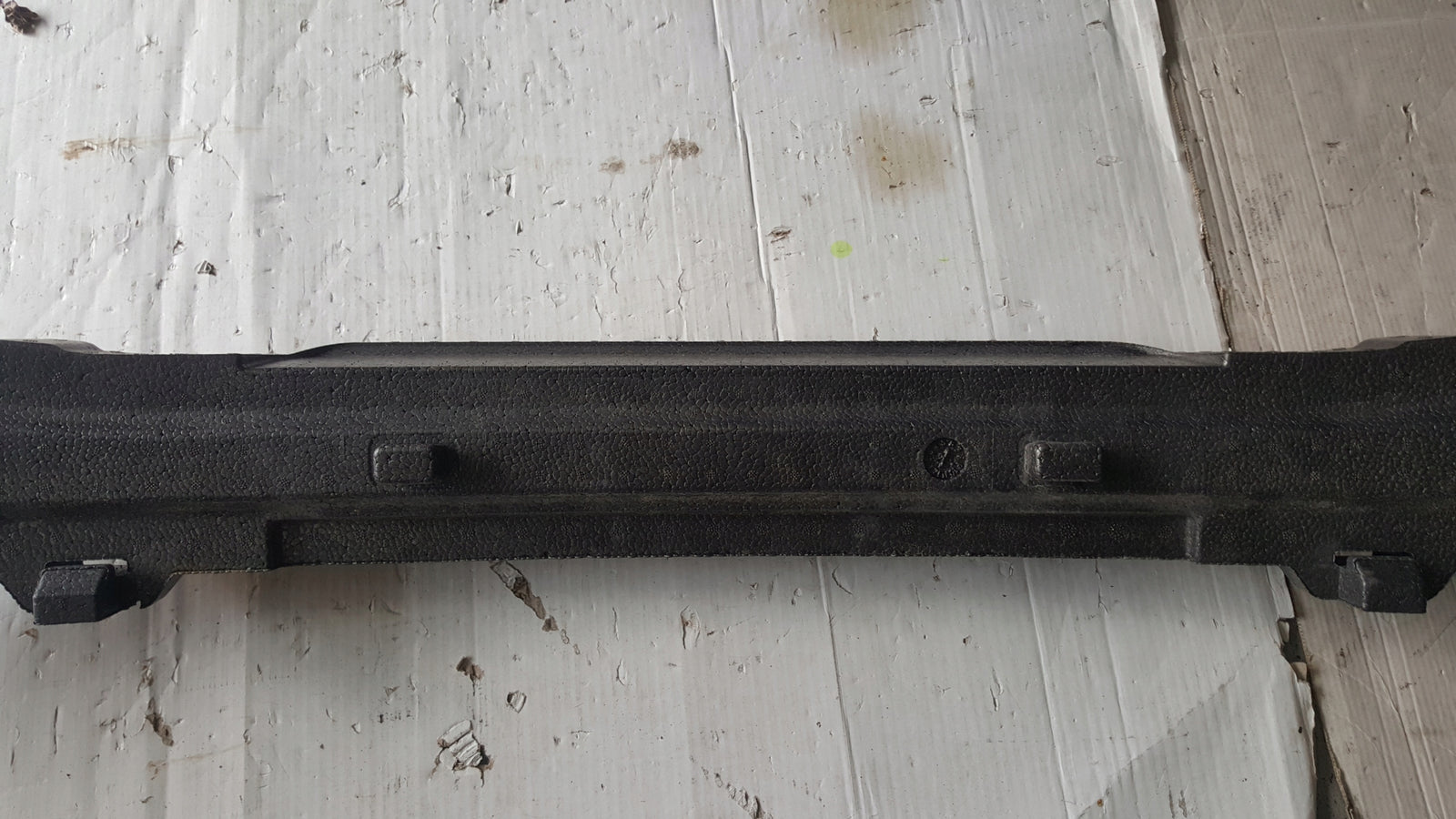 Absorber zderzaka przedniego SKODA ENYAQ 5LA807248 demontaż