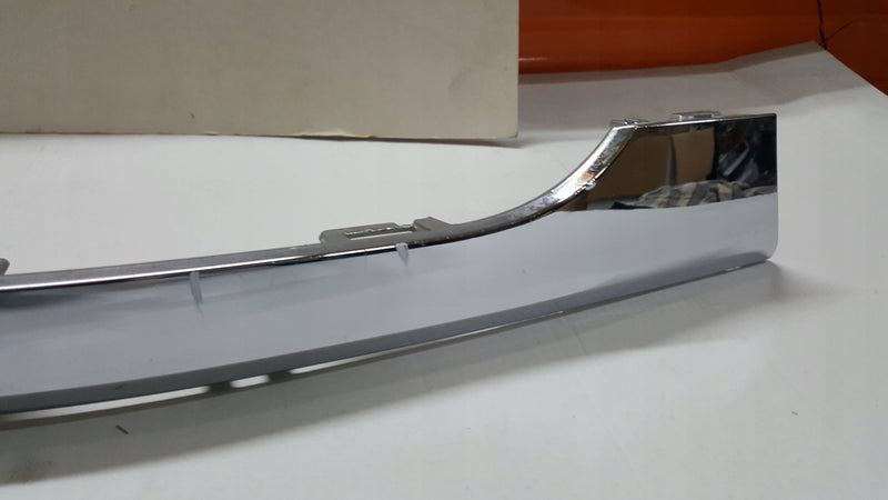 Listwa chrom zderzaka tylnego lewa strona VW TOUAREG 7P6853841 demontaż