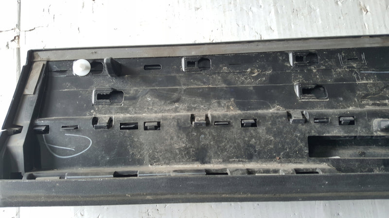 Listwa drzwi prawy tył AUDI Q5 80A853970A demontaż