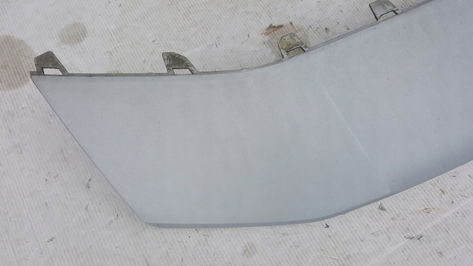 Dokładka spoiler zderzaka przedniego AUDI Q4 e-tron 89A807733 demontaż