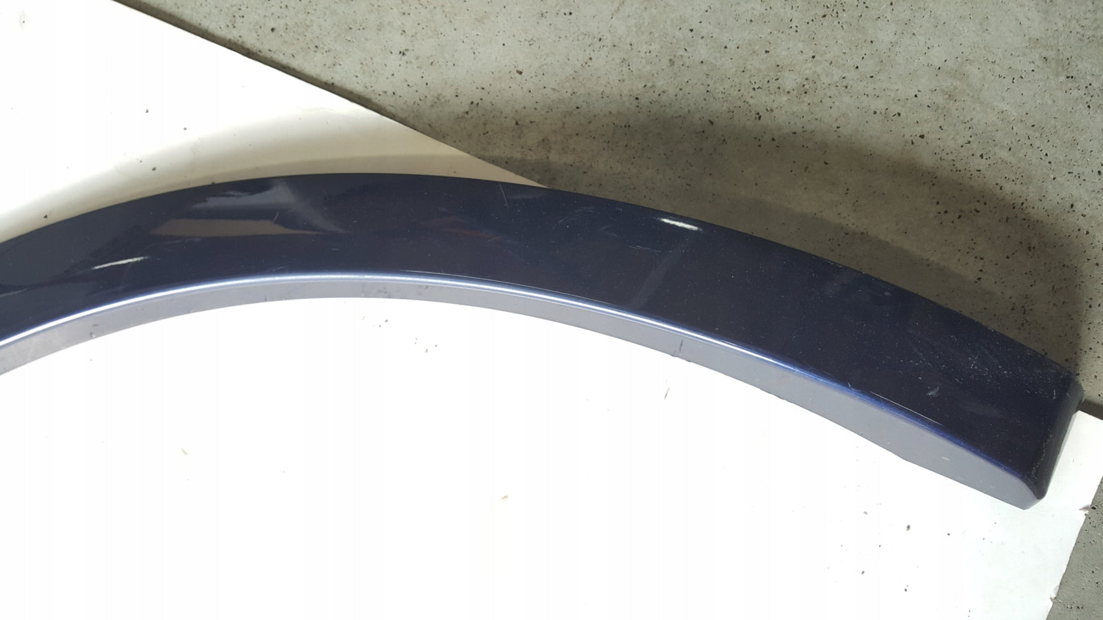 Listwa błotnika prawy tył AUDI Q5 80A853818A demontaż