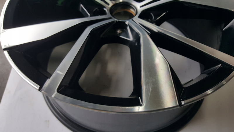 Felga aluminiowa 8J x19 ET 47 -- VW T-ROC 2GA601025AL demontaż