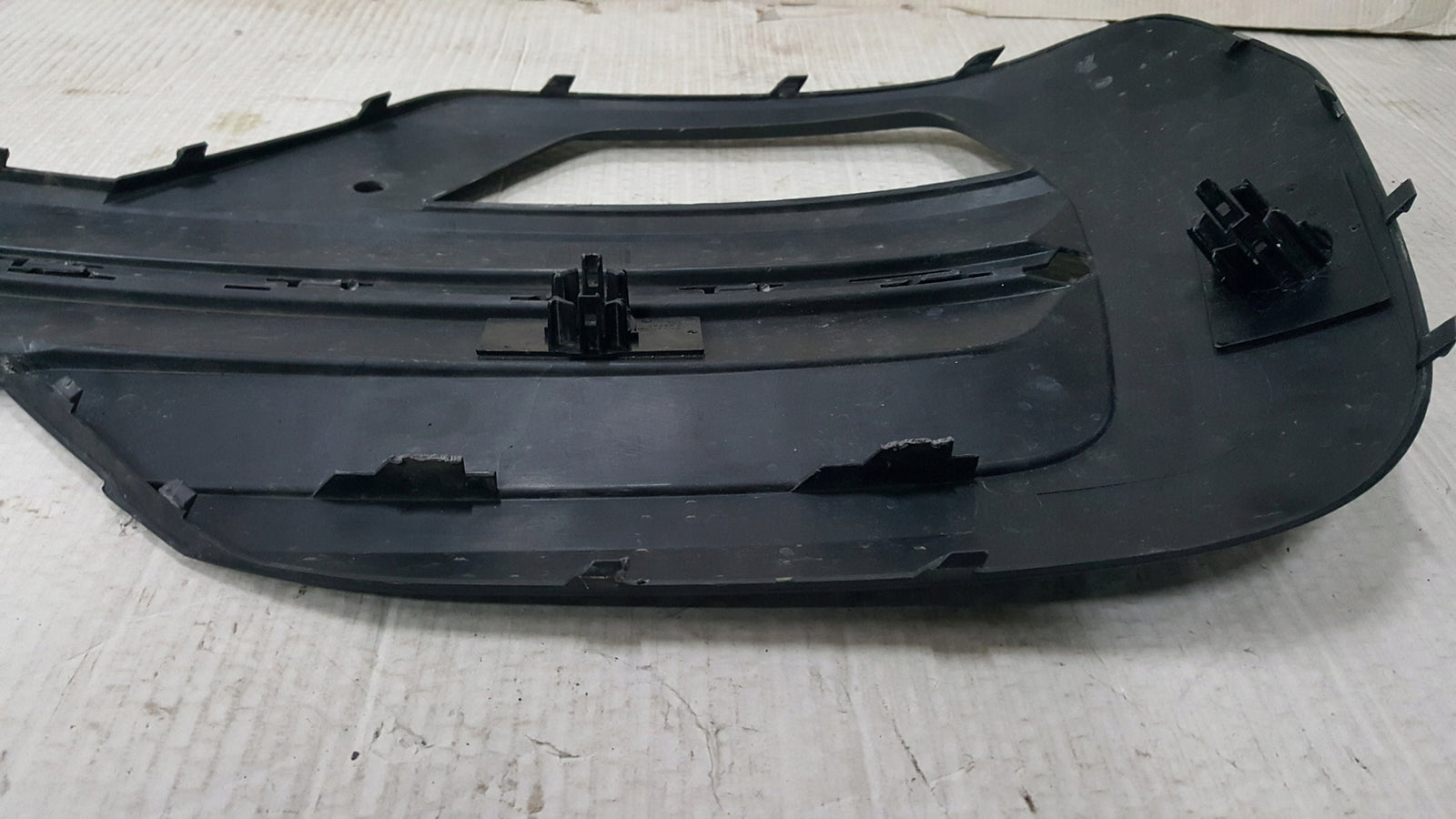 Kratka zderzaka lewy przód VW T6.1 7LA807489 demontaż