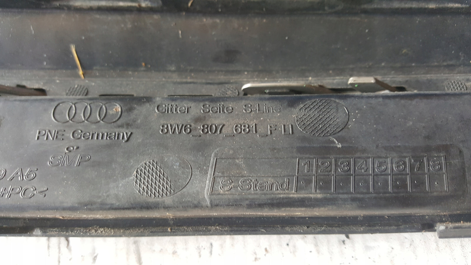 Kratka zderzaka LE przód AUDI A5 S-LINE 8W6807681F