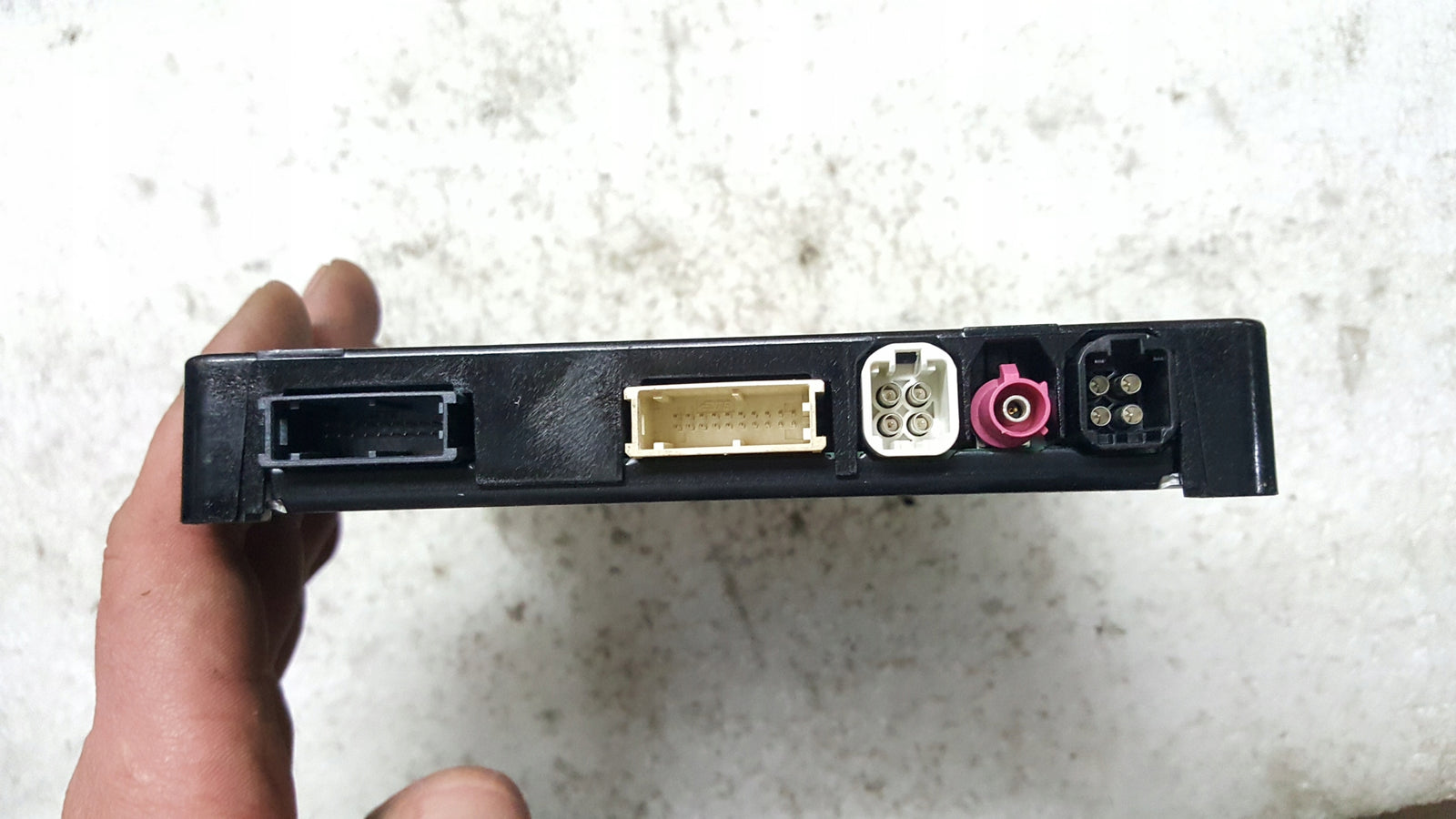 Sterownik moduł SOS-- AUDI A4 (B9) A5 RS4 RS5 4KE035282C demontaż