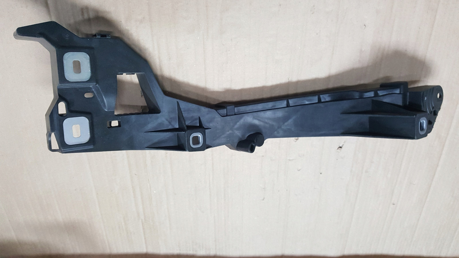 AUDI Q2 ŚLIZG MOCOWANIE POD LAMPĘ PRAWY PRZÓD 81A805608C
