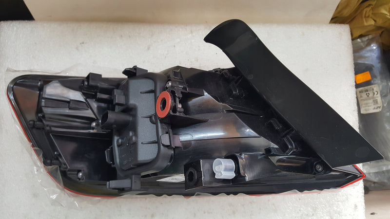 NOWA ORYGINALNA tylna prawa lampa LED Audi A3 LIFT 8V4945070