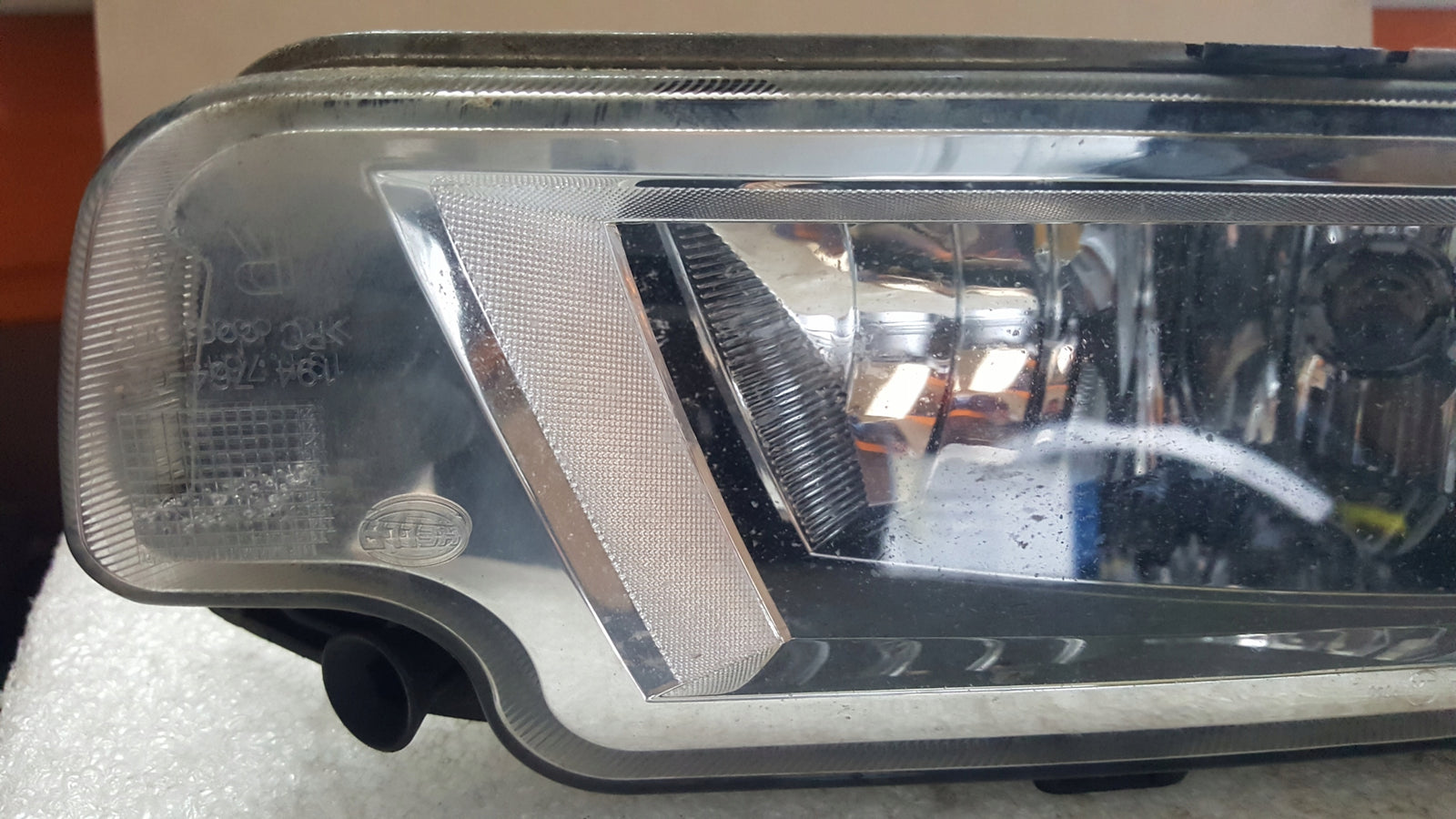 Prawy halogen VW PASSAT B8 3G0941662E demontaż