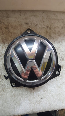 VW T-ROC POLO VI 2G KLAMKA KLAPY BAGAŻNIKA TYŁ LOGO 2G6827469