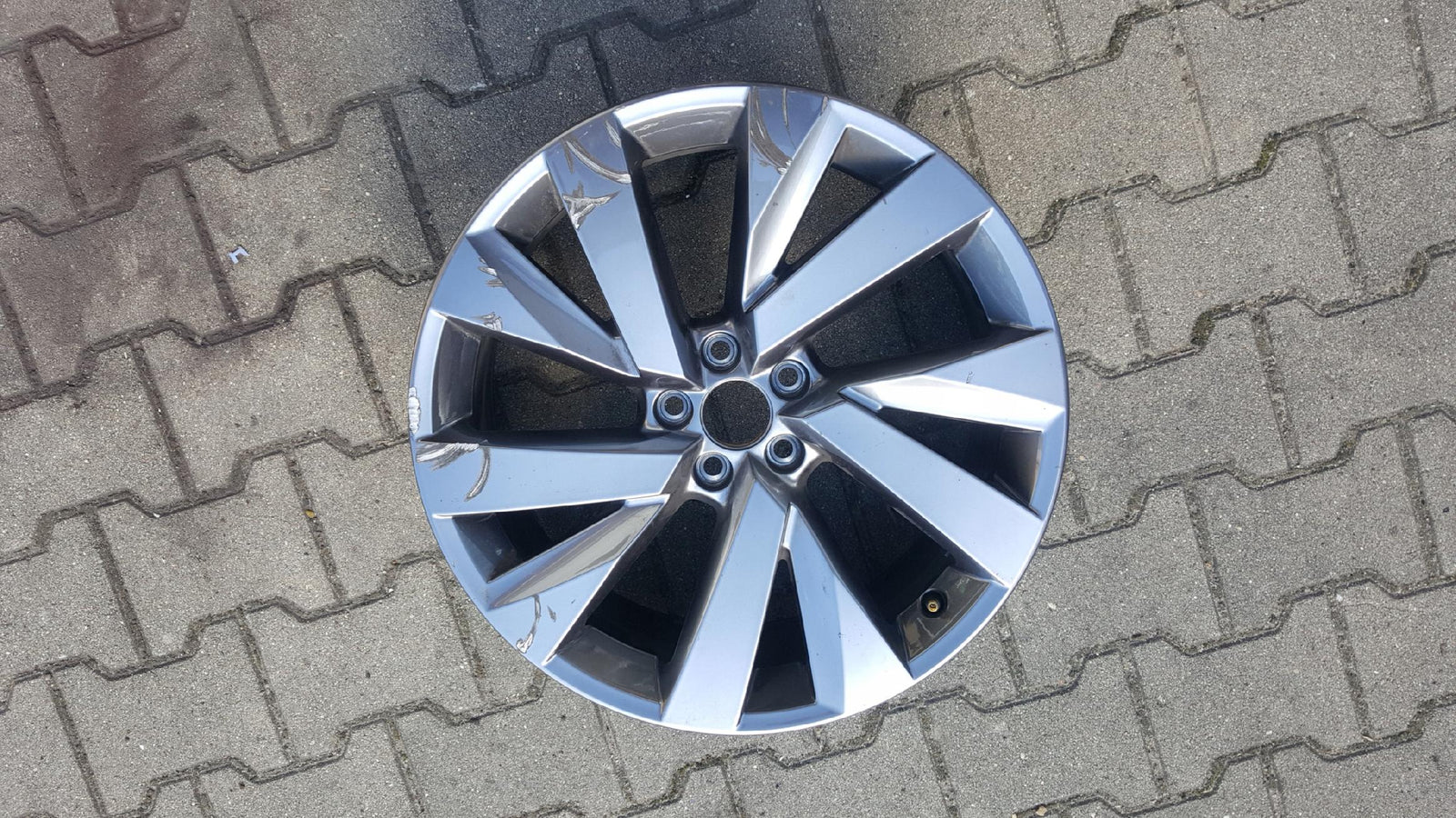 931070270d9f10d9d7775fba4769abe4