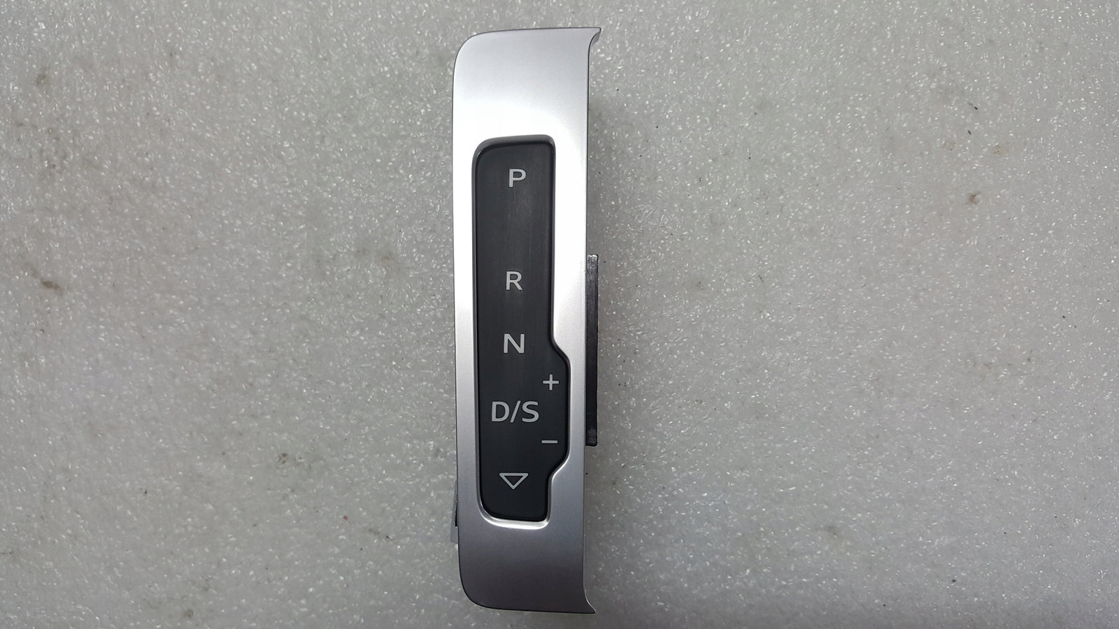 Panel wyświetlacz zmiany biegów AUDI A3 RS3 8V1713463A demontaż