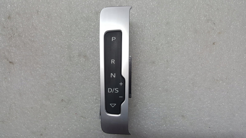 Panel wyświetlacz zmiany biegów AUDI A3 RS3 8V1713463A demontaż