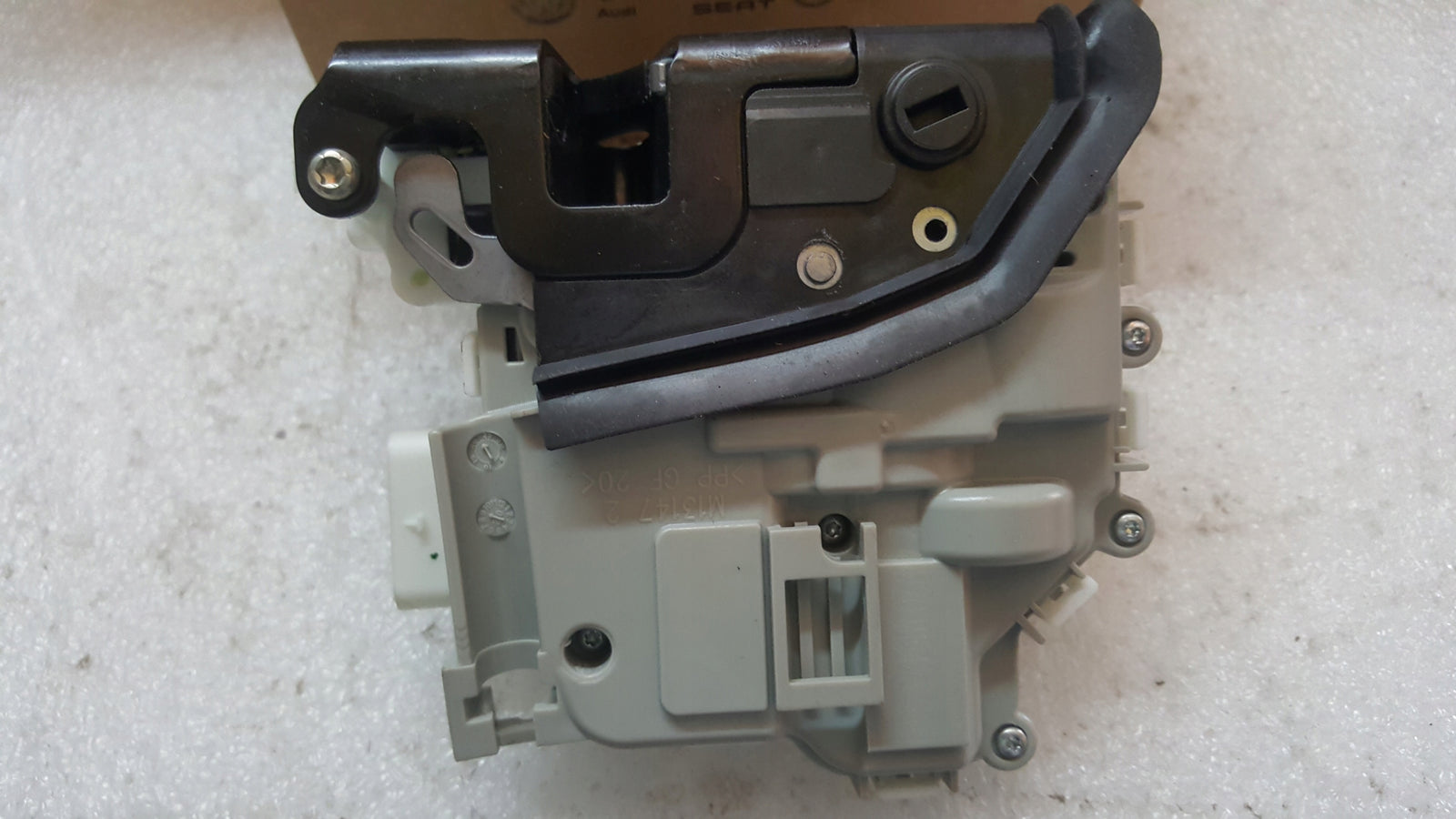 NOWY ORYGINALNY lewy zamek drzwi AUDI A1 A4 (B9) A5 Q5 RS4 RS5 8X0839015E