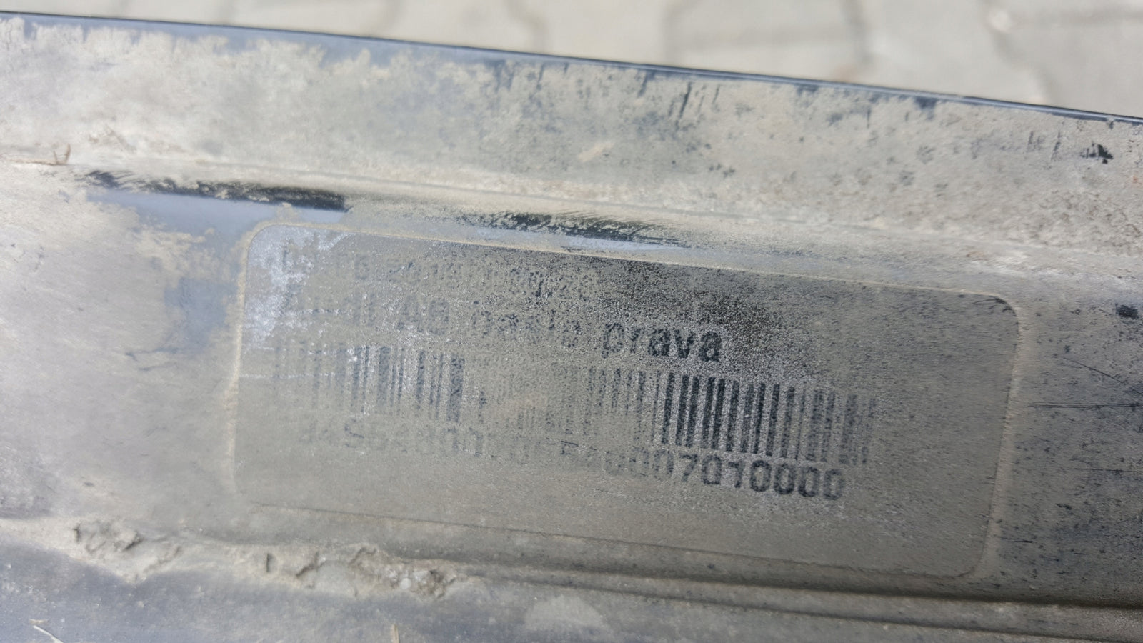 Listwa progowa prawa AUDI A6 (C8) 4K0853856 demontaż