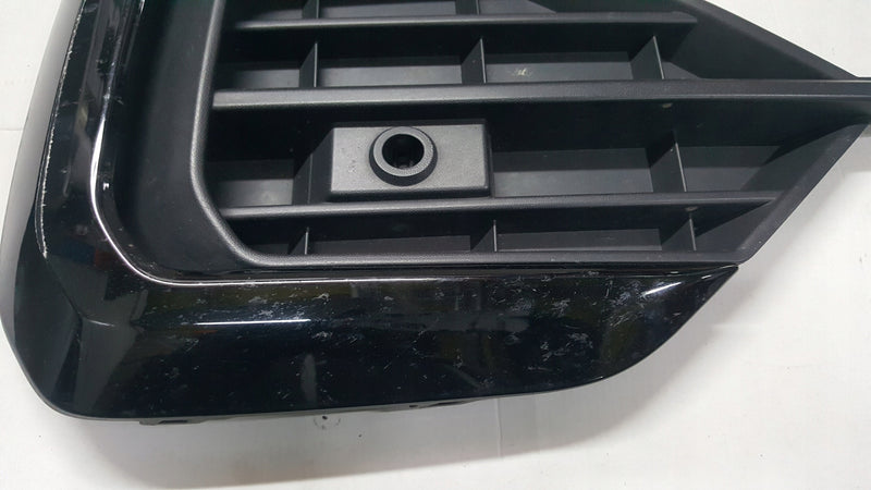 Kratka zderzaka prawy przód VW TOUAREG III 760853666F 760853664A demontaż