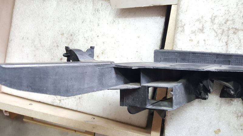 SLIZG MOCOWANIE LAMPY LEWY PRZOD AUDI A3 8P LIFT 2009-2012 8P0805607